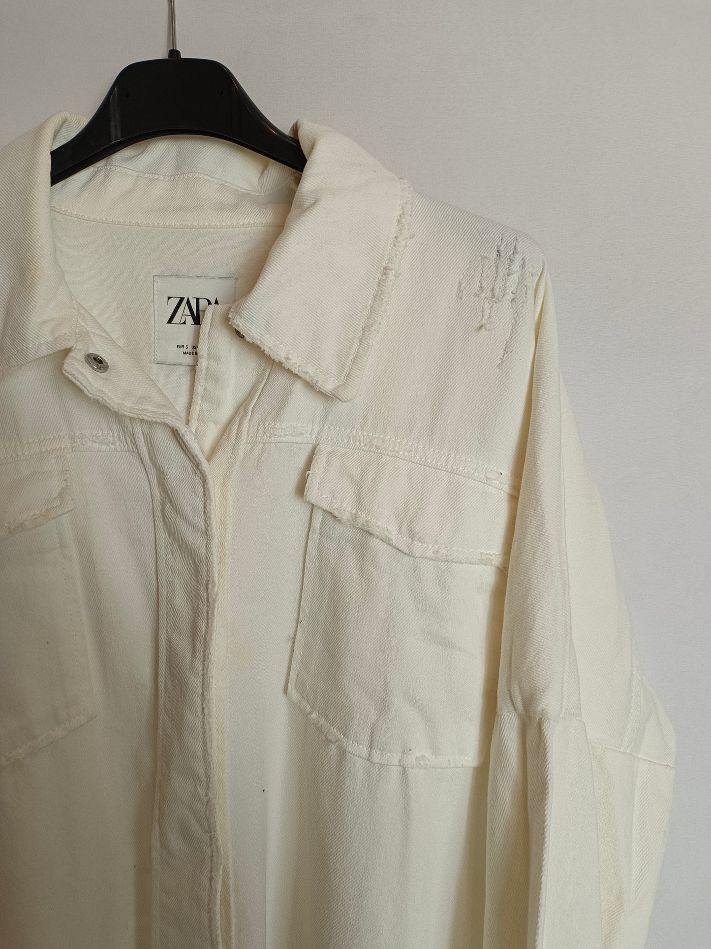 ZARA. Chaqueta denim ligera bolsillos T.s