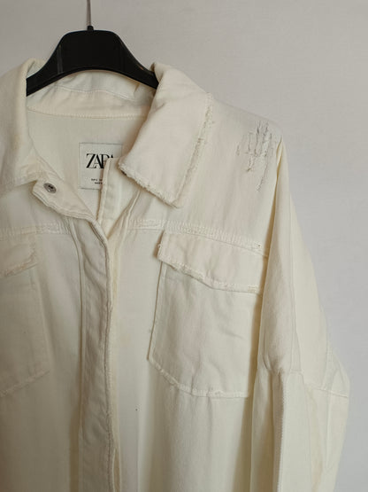 ZARA. Chaqueta denim ligera bolsillos T.s