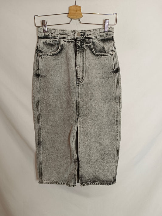 ZARA. Falda midi denim gris T.s