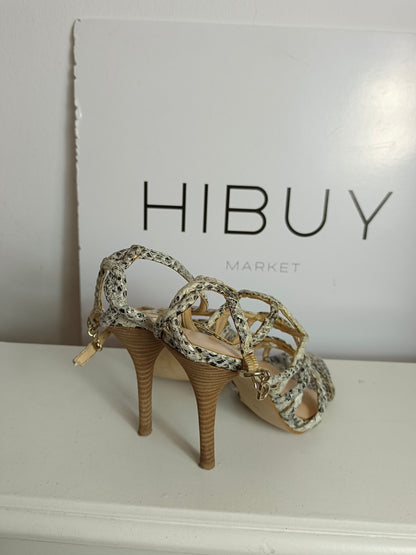 GUESS. Sandalias animal print T.36