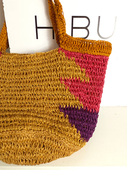 ZARA. Bolso de rafia colores