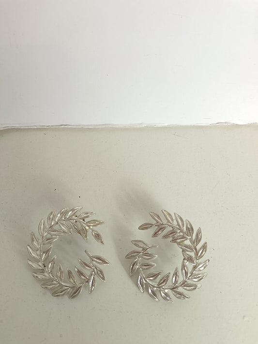 OTRAS. Pendientes corona laurel