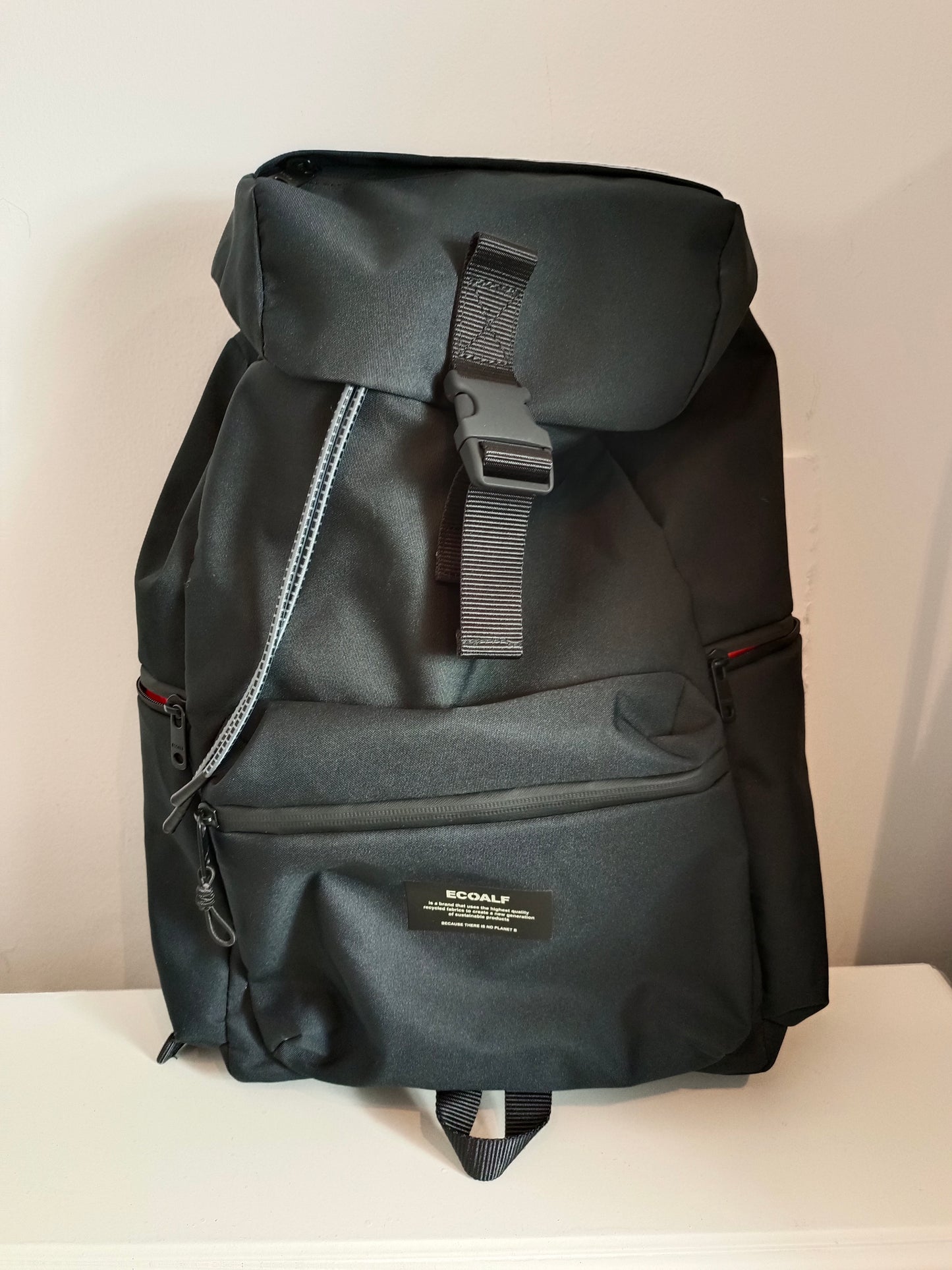 ECOALF. Mochila negra