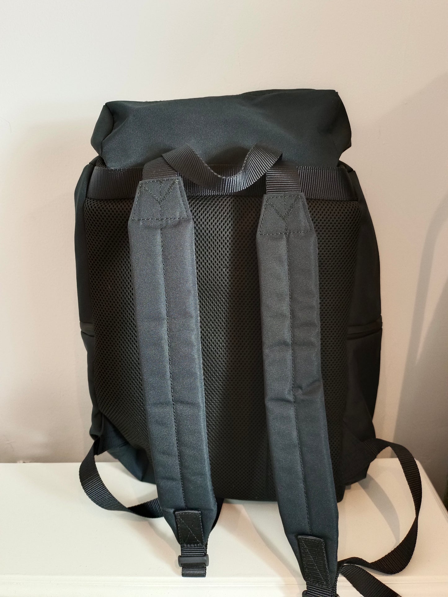 ECOALF. Mochila negra