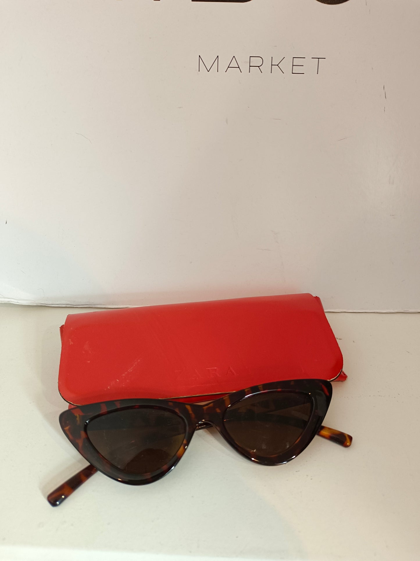 ZARA. Mother-of-pearl fagas