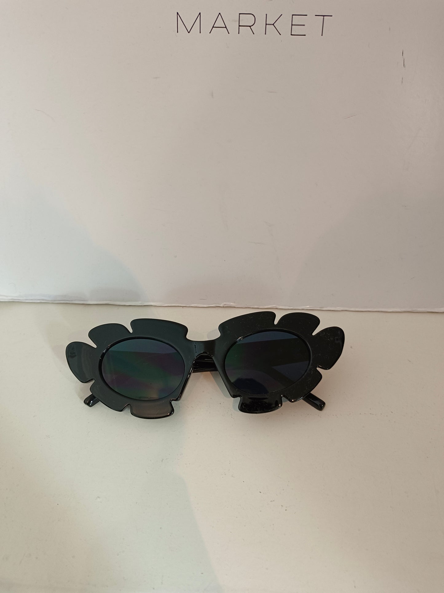 OTRAS. Gafas negras flor