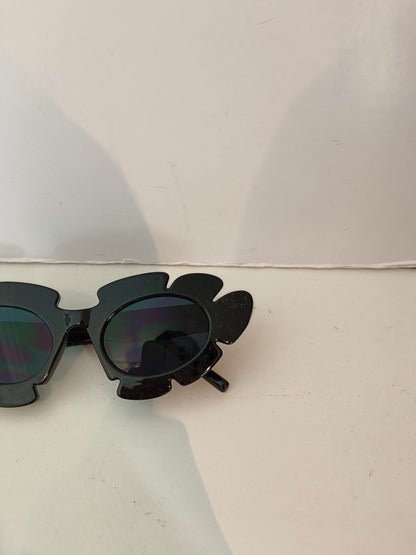 OTRAS. Gafas negras flor