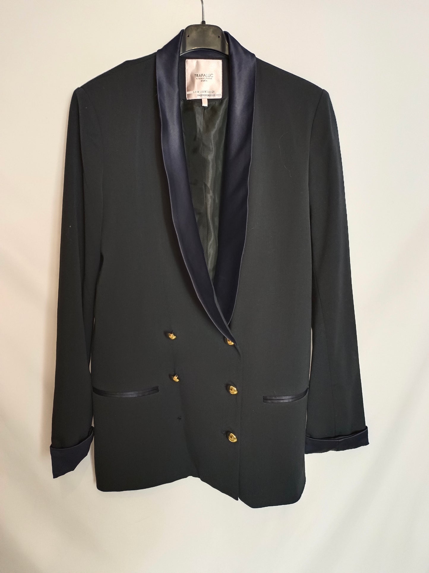 ZARA. Blazer negra solapa T.m(tara)