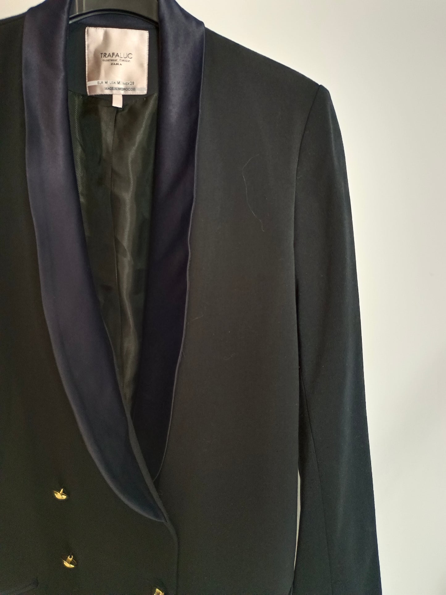 ZARA. Blazer negra solapa T.m(tara)