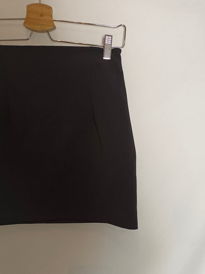 ZARA. Falda negra entallada T.xs