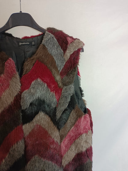 STRADIVARIUS. Chalecos pelo colores T.m