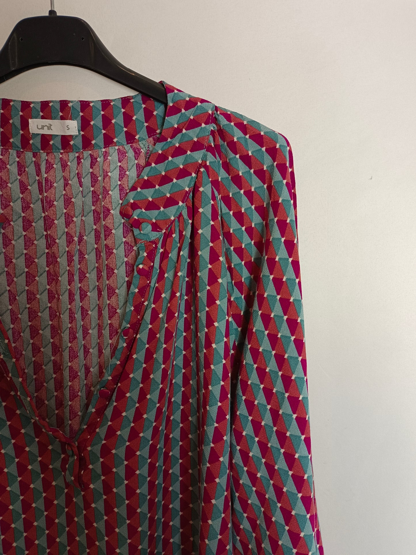 UNIT. Blusa geometríca T.s
