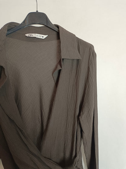 ZARA. Blusa marrón cruzada T.l