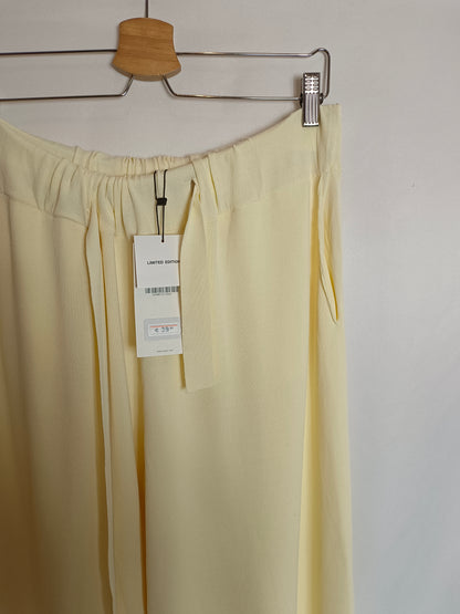 ZARA. Pantalón punto crema T.m