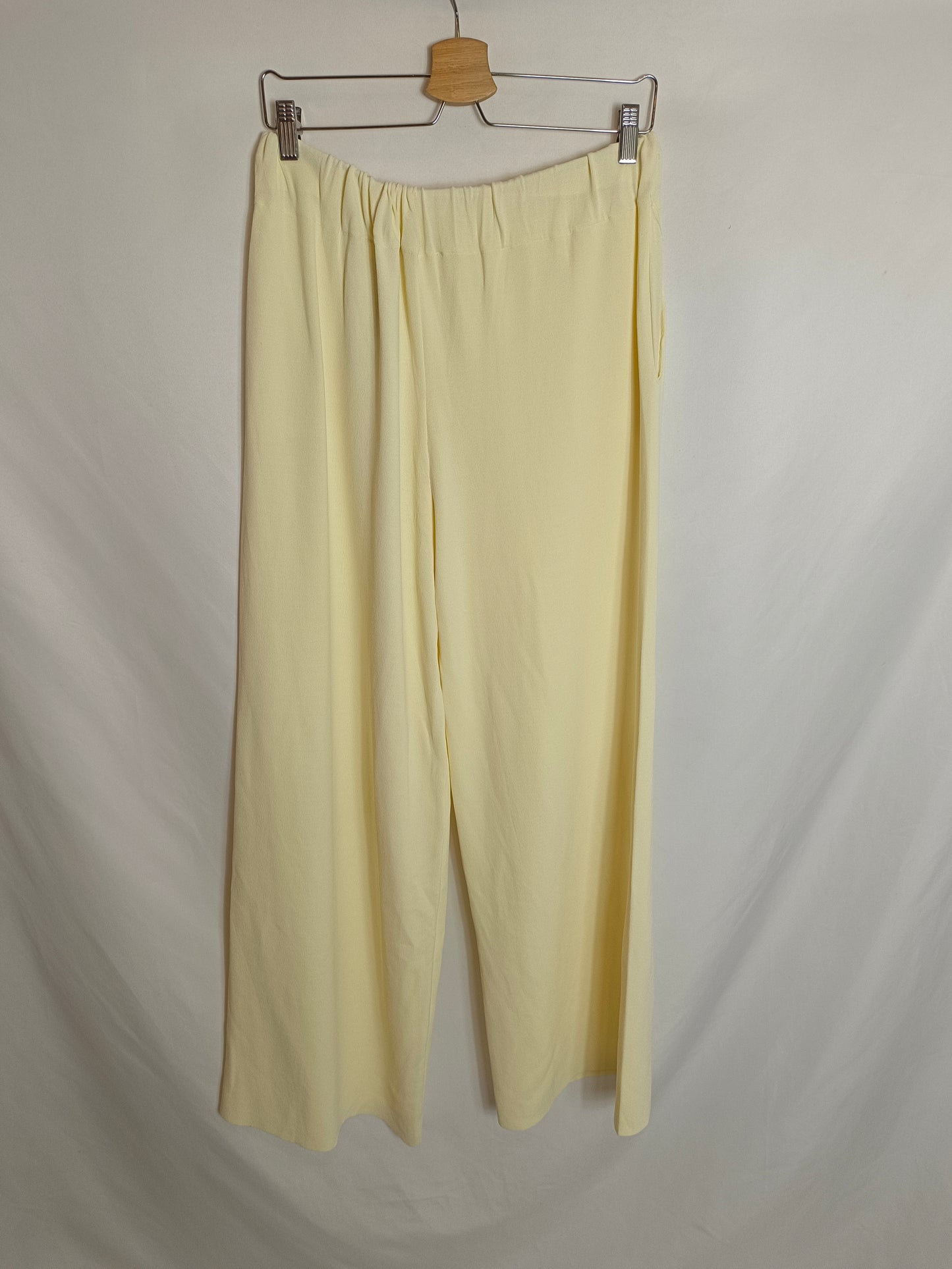 ZARA. Pantalón punto crema T.m