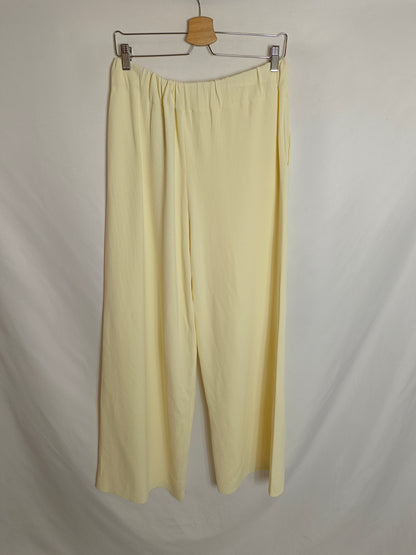 ZARA. Pantalón punto crema T.m