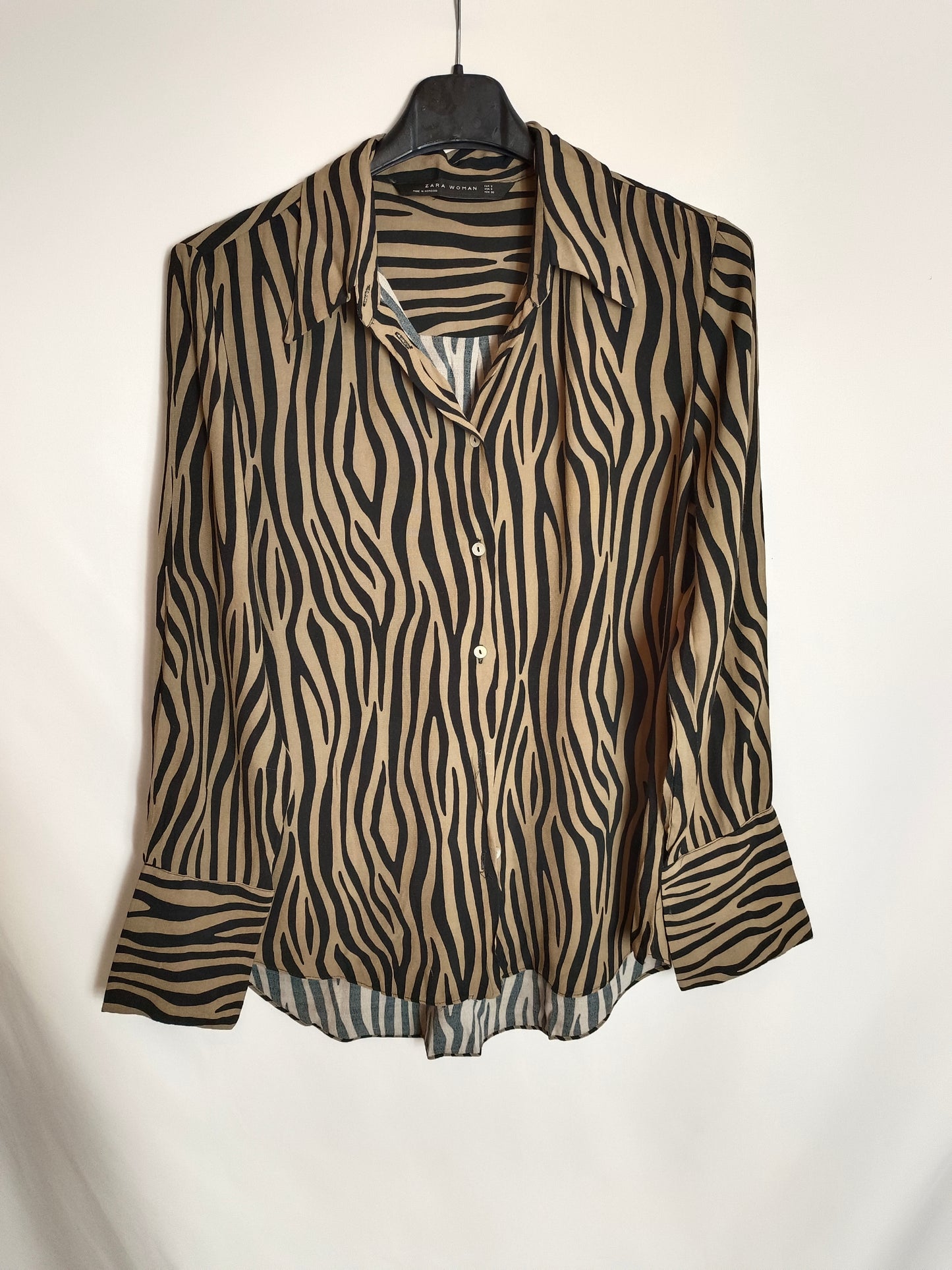 ZARA. Flowy print blouse Ts