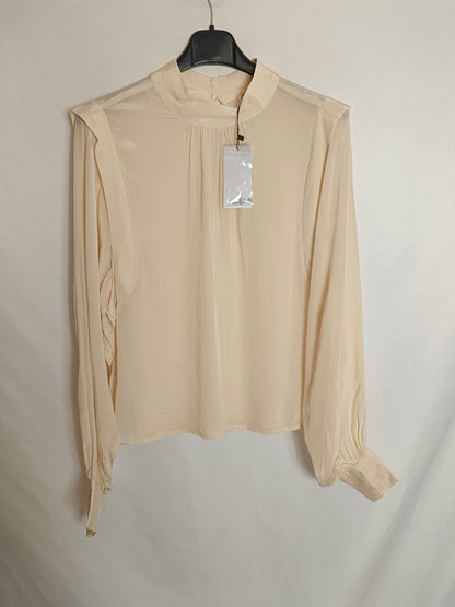 MANGO. Flowy beige blouse Tm