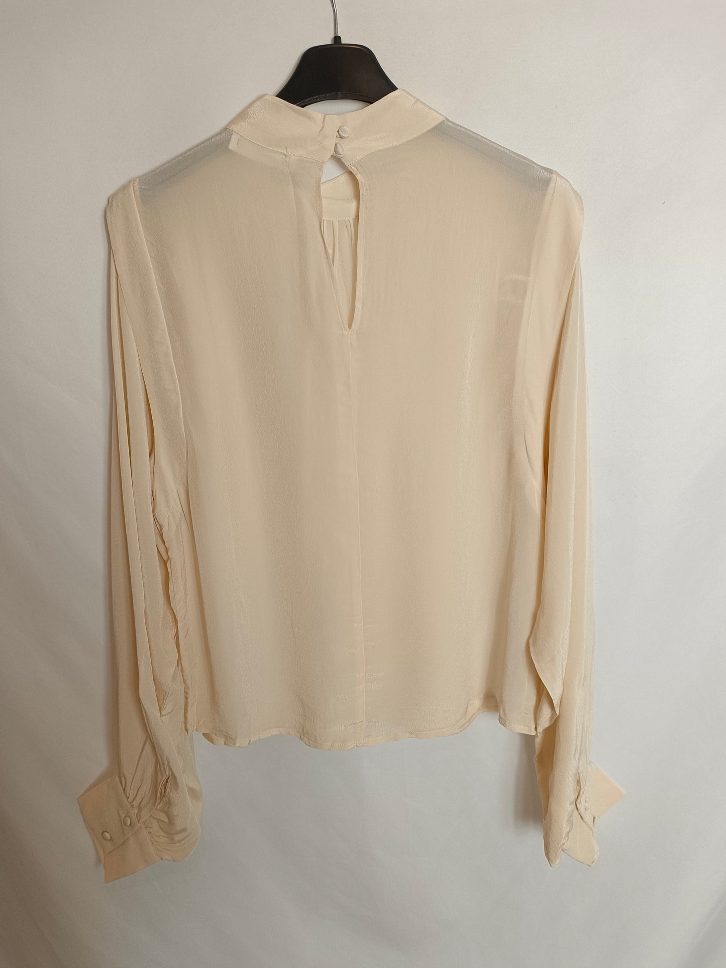 MANGO. Flowy beige blouse Tm