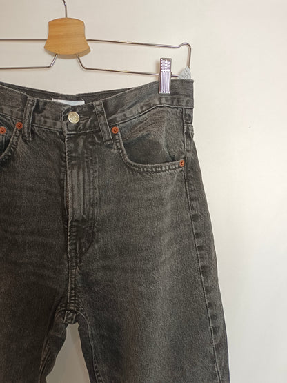 ZARA. pantalón denim efecto desgastado T.38