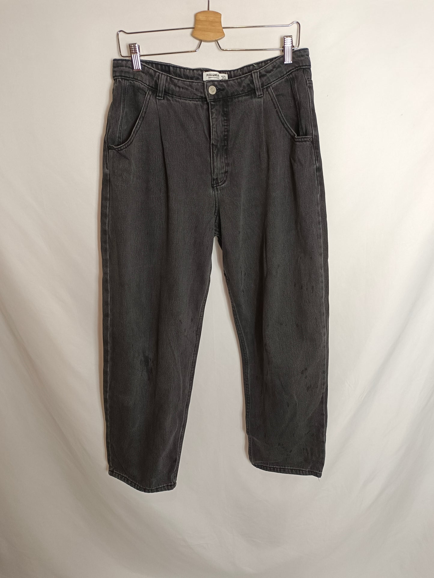 PULL&amp;BEAR. Black pleated trousers, size 40