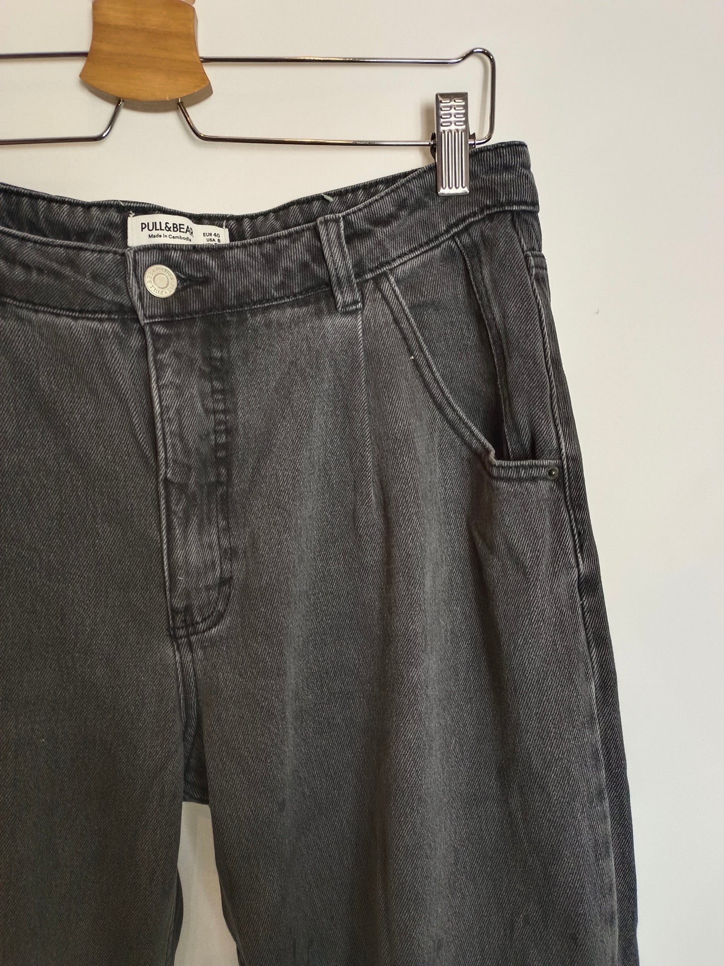 PULL&amp;BEAR. Black pleated trousers, size 40