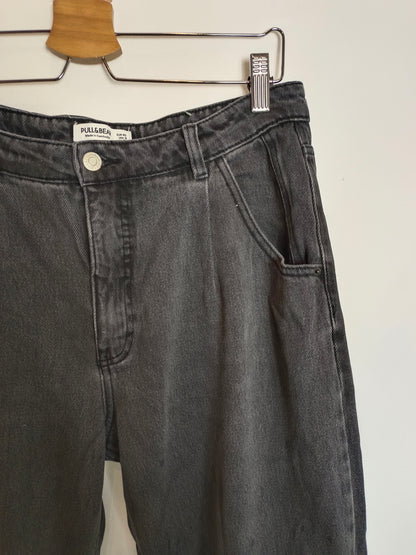 PULL&amp;BEAR. Black pleated trousers, size 40