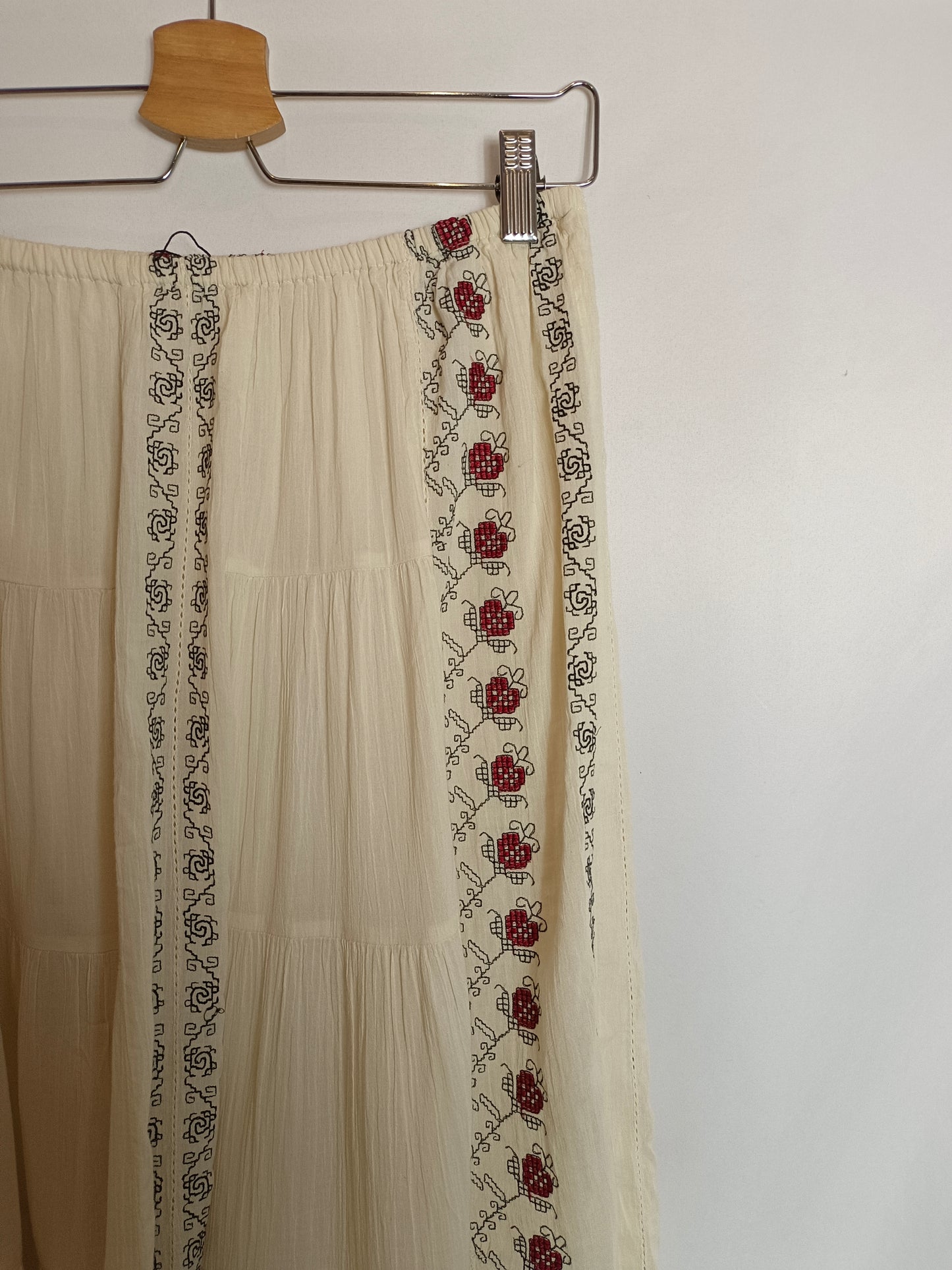 ZARA. Long embroidered skirt S.xs/s