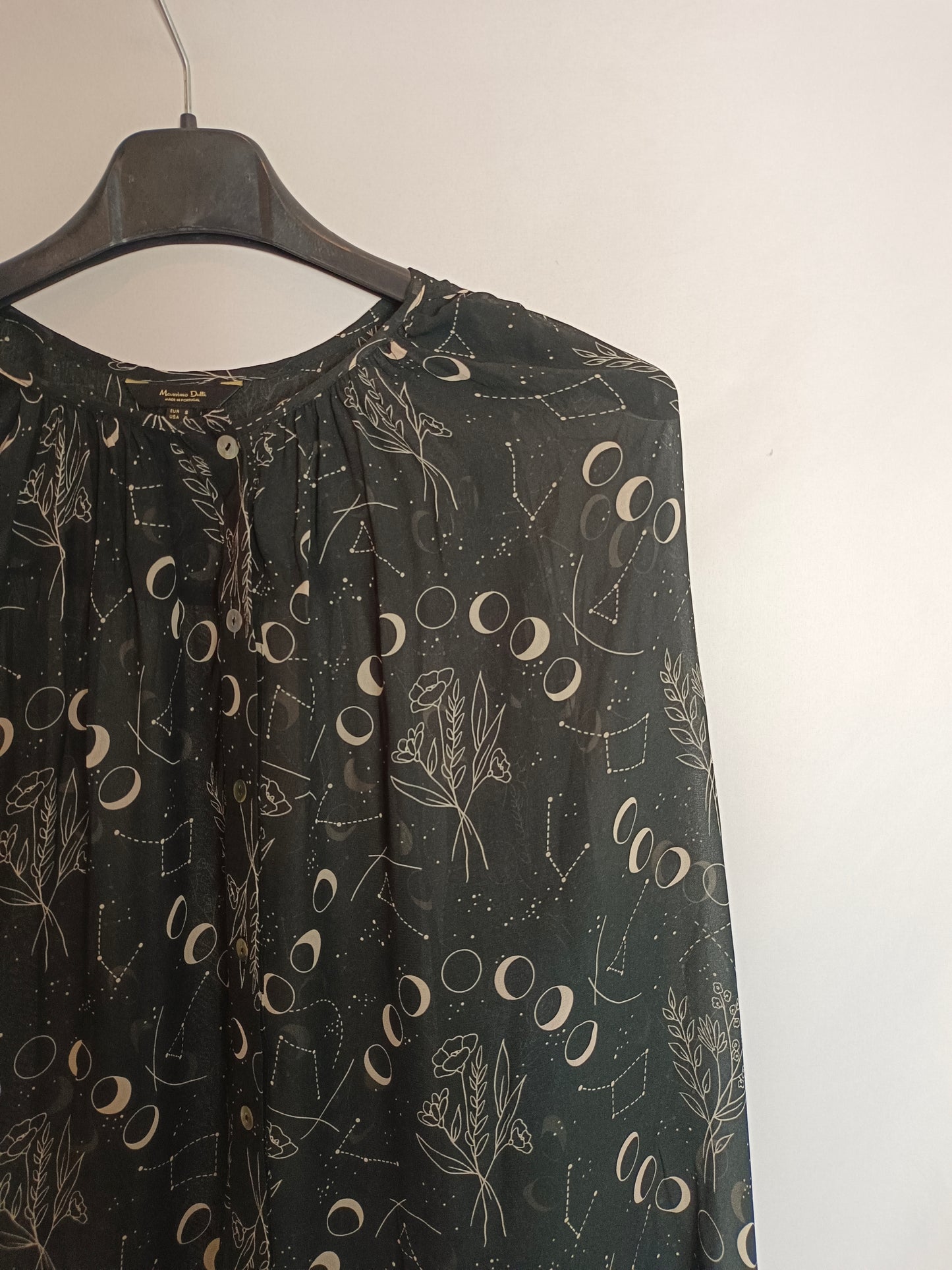 MASSIMO DUTTI. Ts printed black blouse
