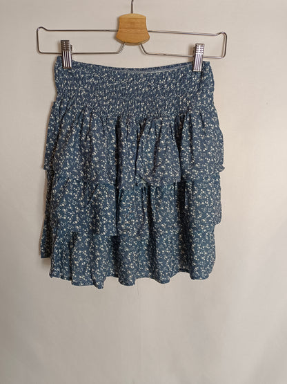 SUBDUED. Floral and ruffle skirt size 34