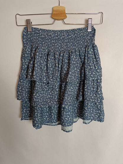 SUBDUED. Floral and ruffle skirt size 34