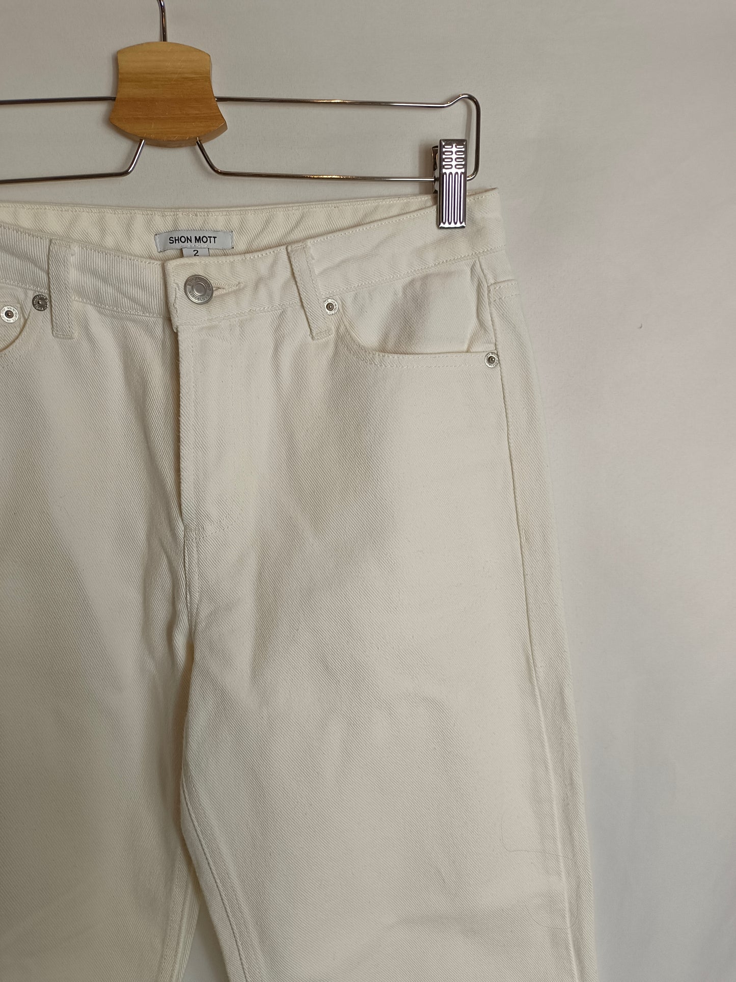 SHON MOTT. Pantalón denim blanco T.2(38)