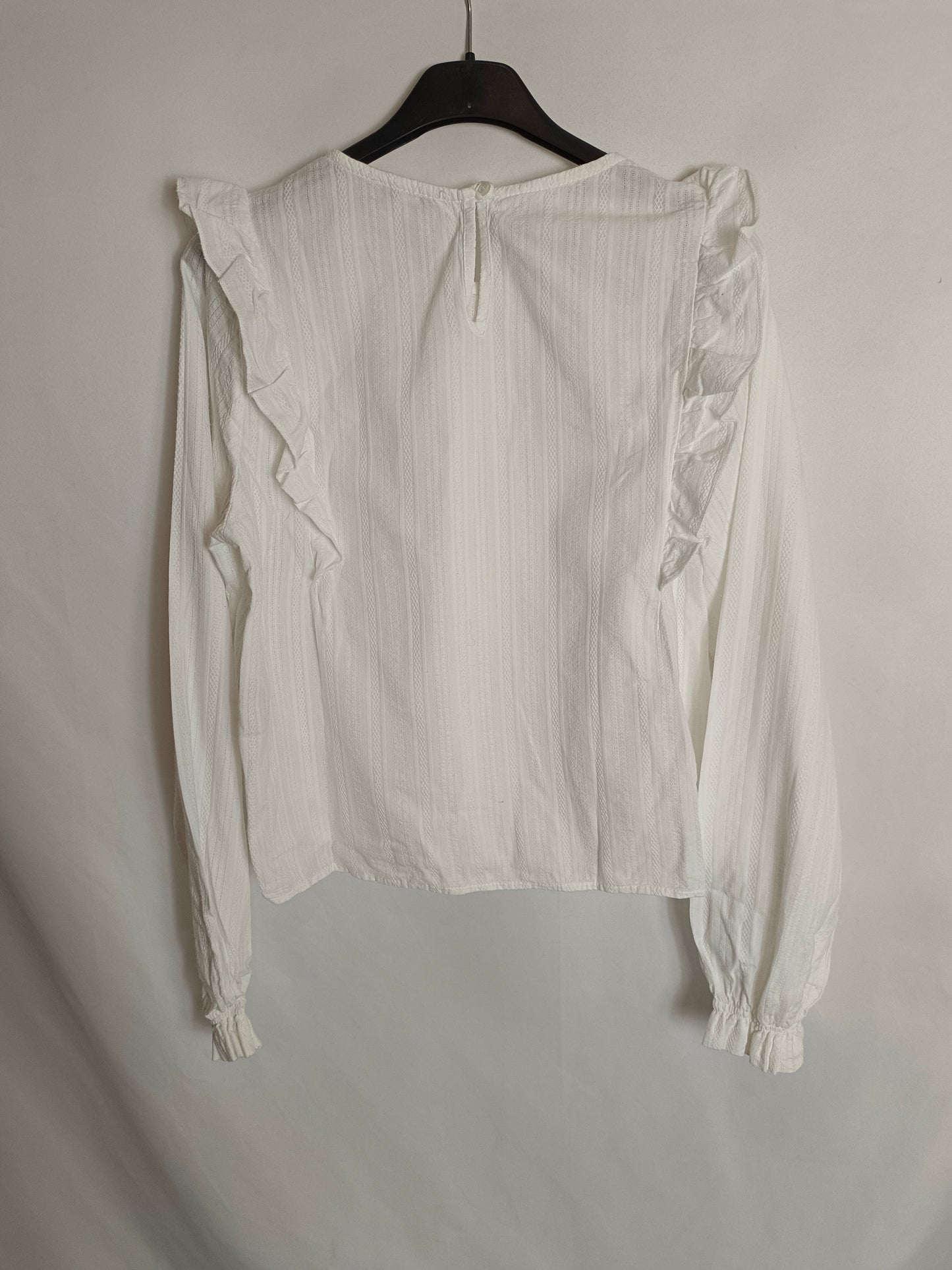 SUBDUED. Blusa blanca volantes T.36