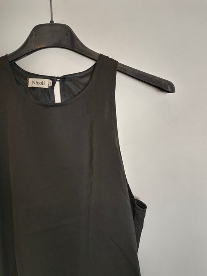 NICOLÍ. Top negros satinado T.s