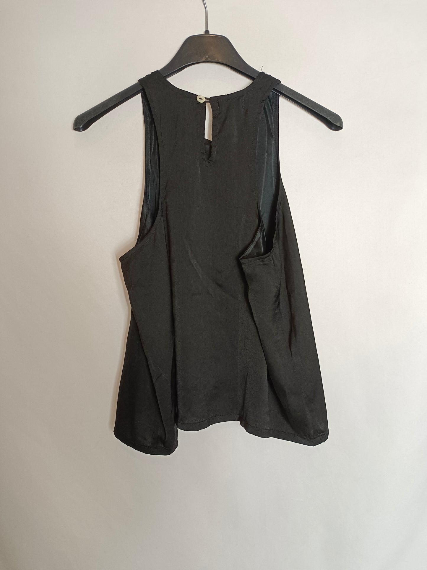 NICOLÍ. Top negros satinado T.s