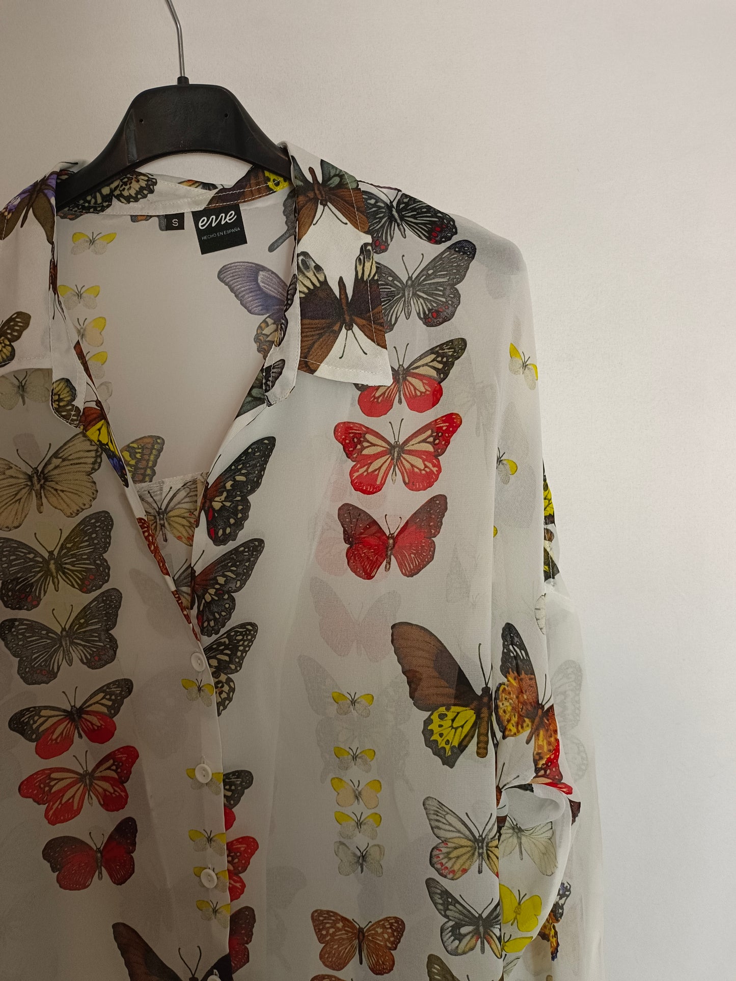 ERRE. White butterfly blouse Ts
