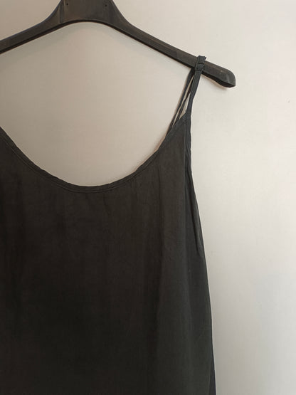 ZARA. Vestido midi gris oscuro T.xs