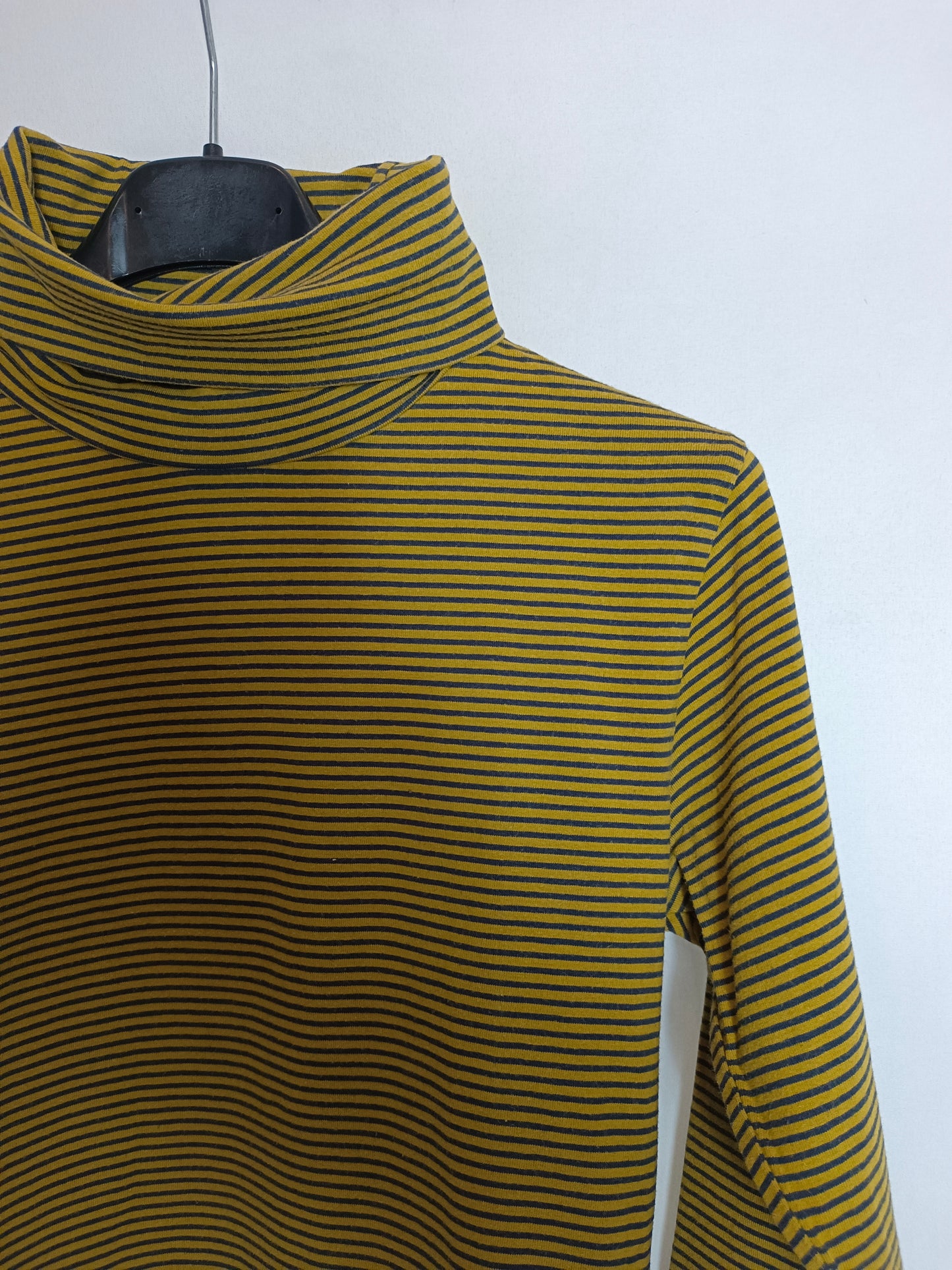 NICOLÍ. Top rayas mostaza T.s