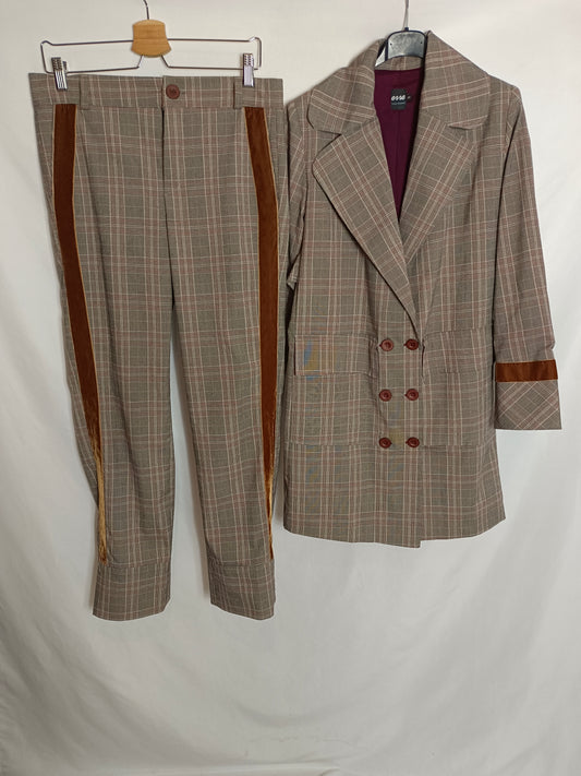 ERRE. Total look: checked trousers and jacket, Ts/38