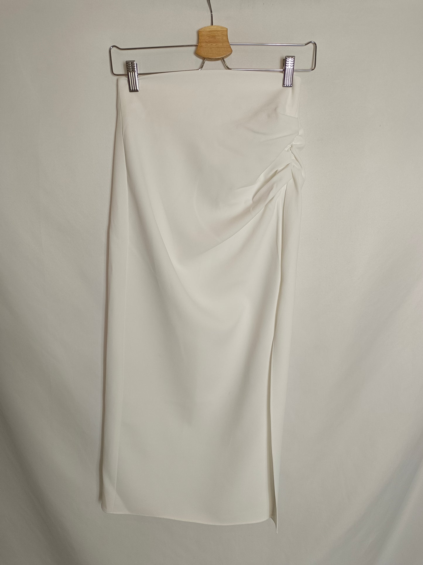 ZARA. Falda midi blanca T.s