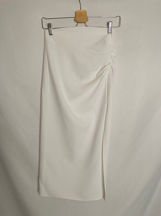ZARA. Falda midi blanca T.s