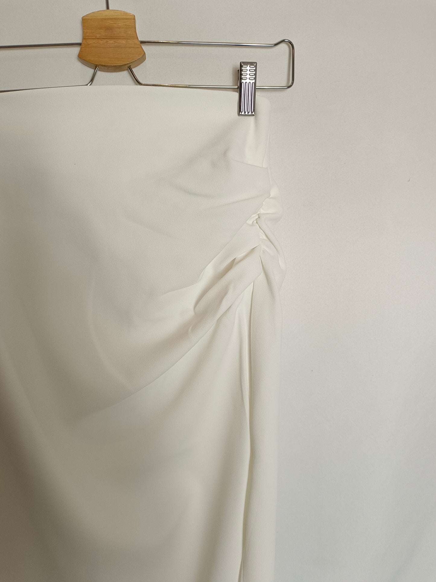 ZARA. Falda midi blanca T.s