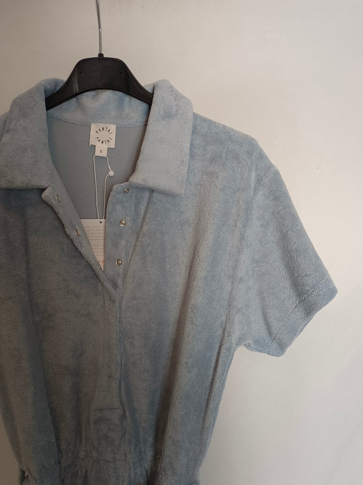 PANTAI PANTAI. Mono azul textura T.s