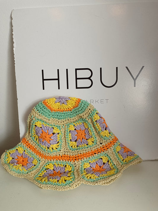 PULL&BEAR. Gorro croché  flores