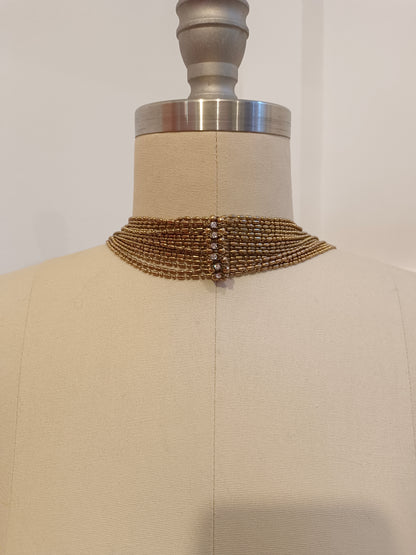 OTRAS. Collar abierto detalle cadenas