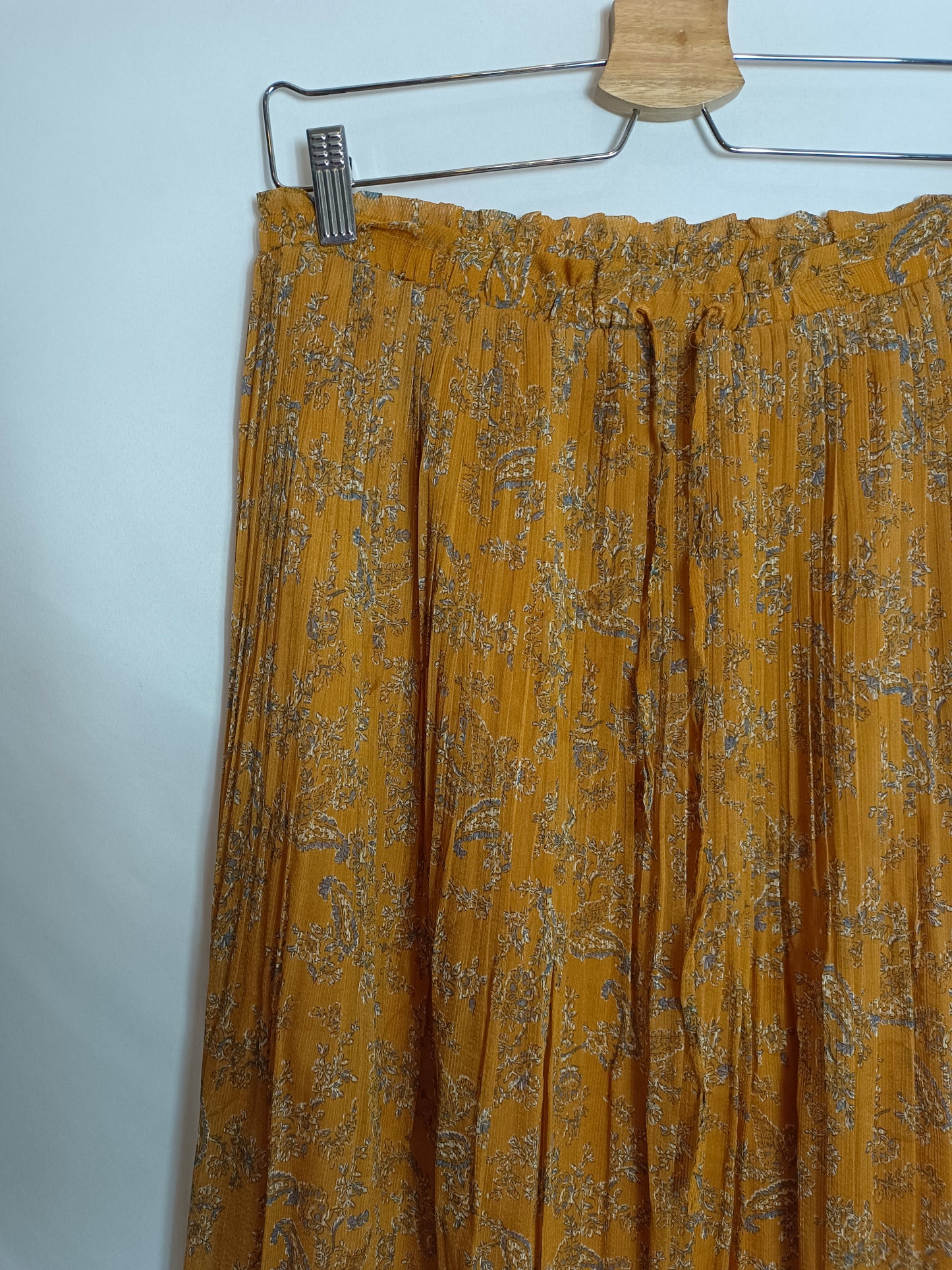 MANGO. Mustard floral skirt Tl