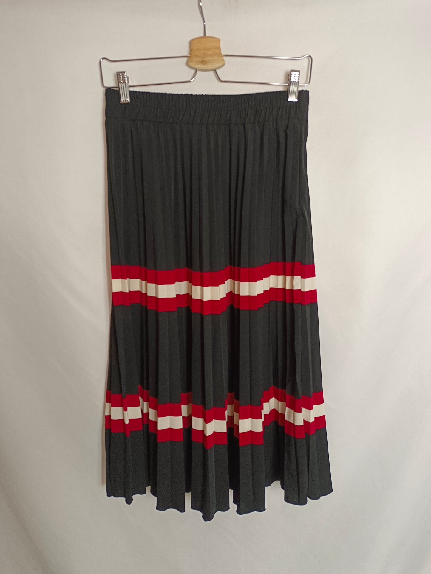 MANGO. Black pleated skirt Tm