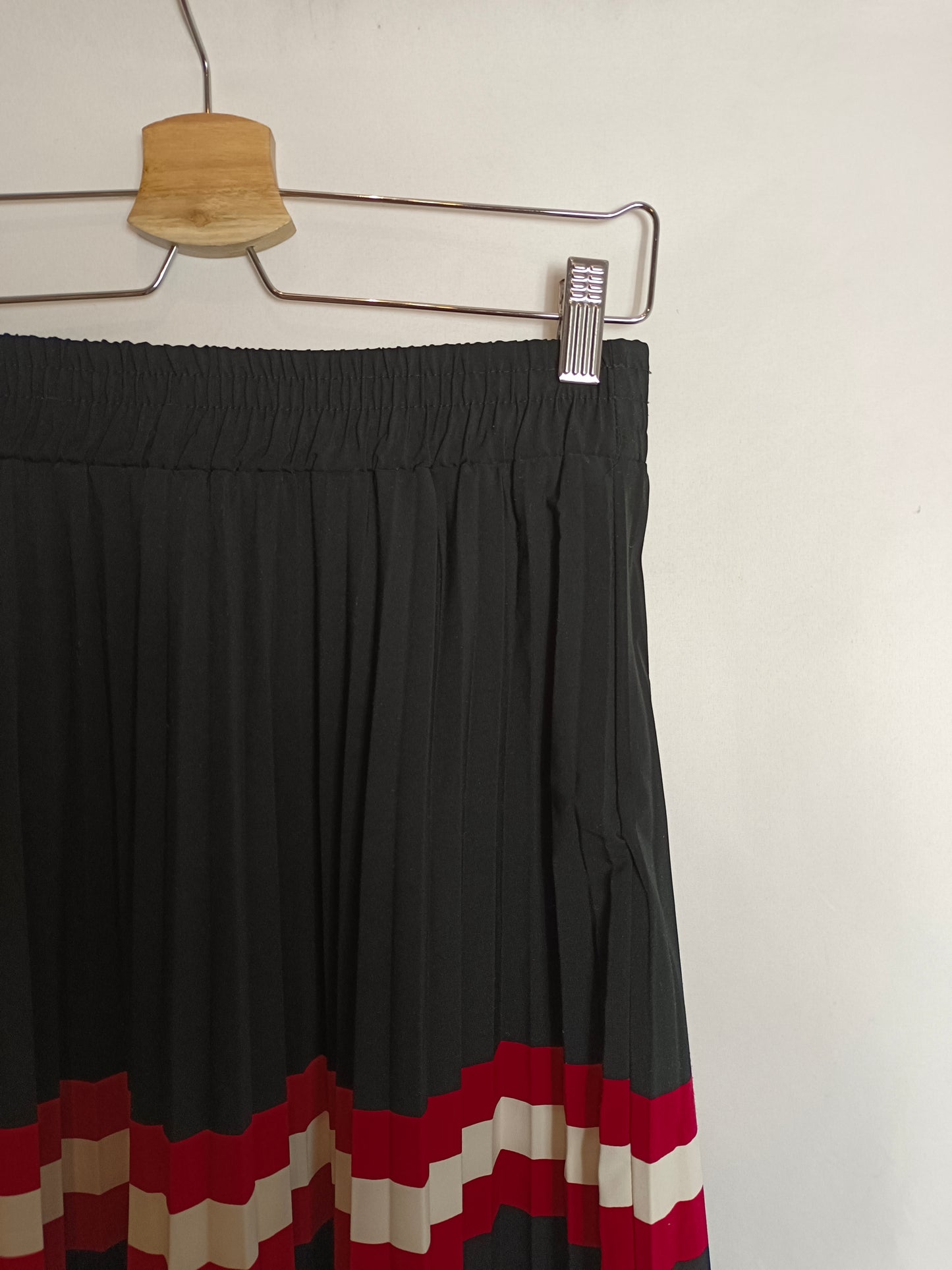 MANGO. Black pleated skirt Tm