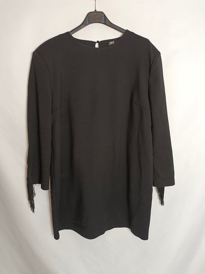 ZARA. Vestido negro flecos T.l