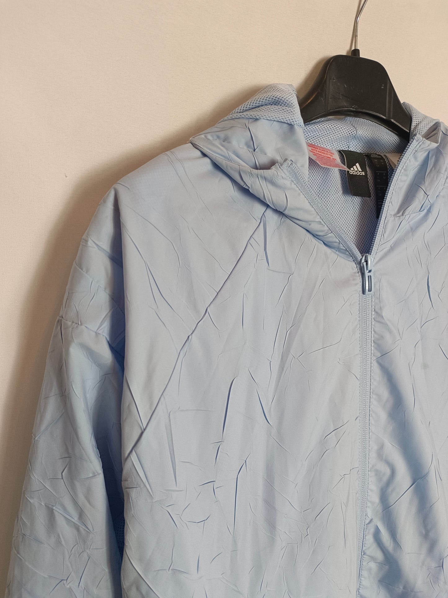 ADIDAS. Cortavientos azul T.m